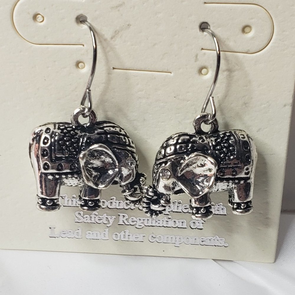Tazza Silver toned Elephant with Clear Rhinestone Eyes Pierced Earrings